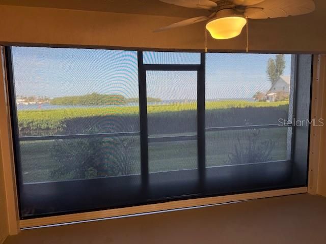 For Sale: $289,900 (2 beds, 2 baths, 1350 Square Feet)