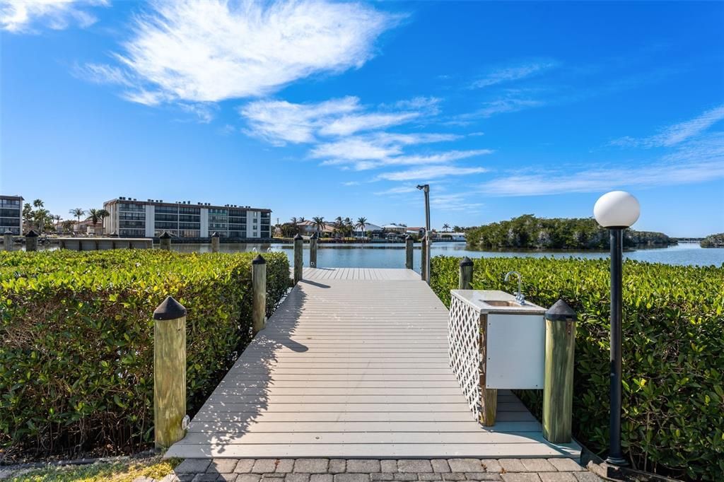 For Sale: $289,900 (2 beds, 2 baths, 1350 Square Feet)