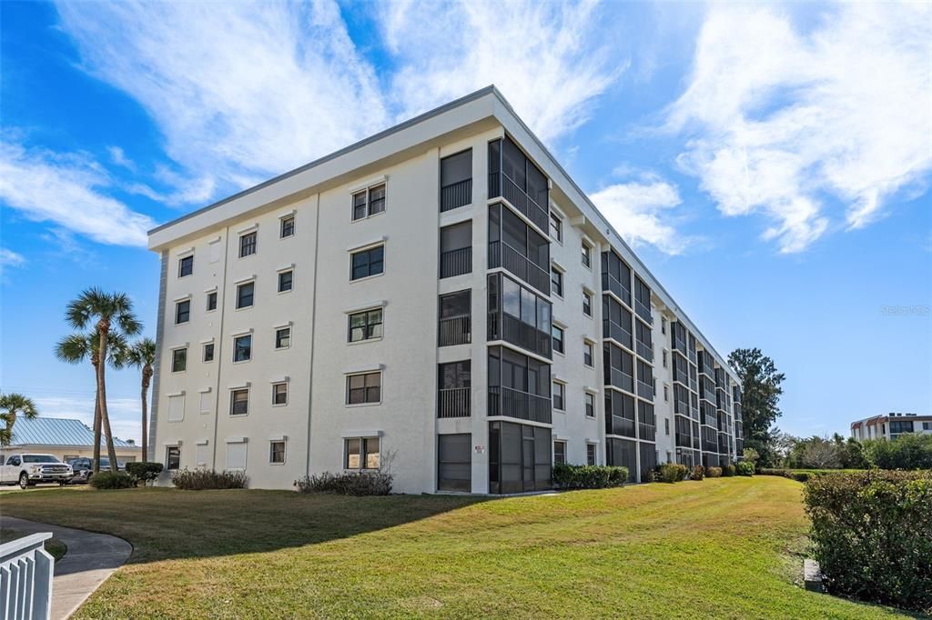 For Sale: $289,900 (2 beds, 2 baths, 1350 Square Feet)