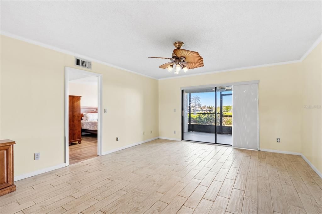 For Sale: $289,900 (2 beds, 2 baths, 1350 Square Feet)