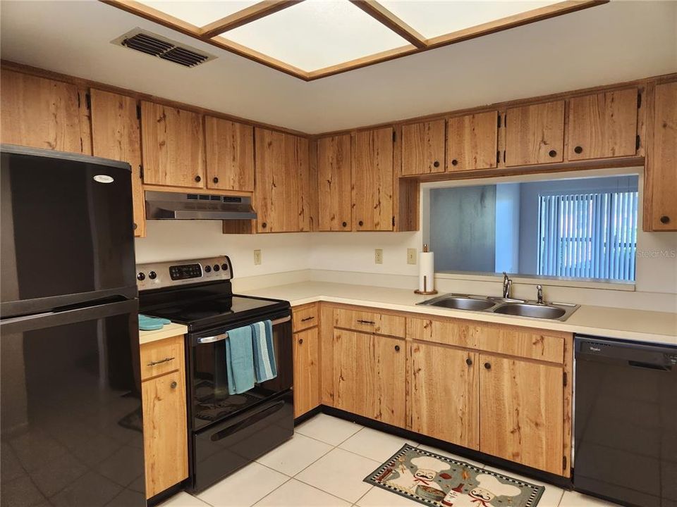 Active With Contract: $180,000 (2 beds, 2 baths, 1075 Square Feet)
