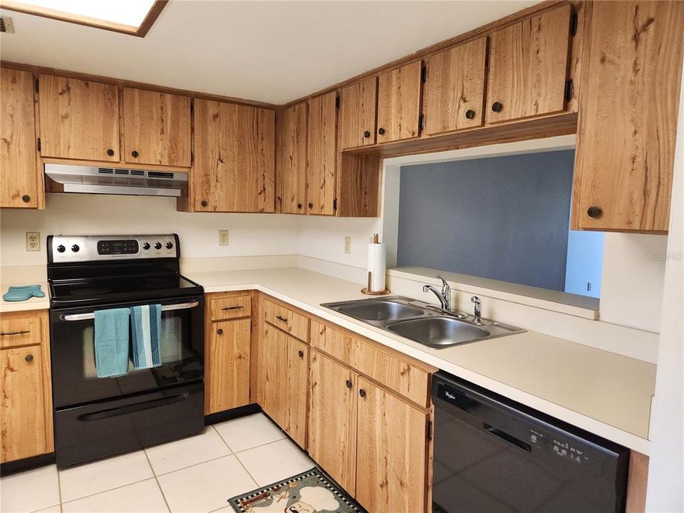 Active With Contract: $180,000 (2 beds, 2 baths, 1075 Square Feet)