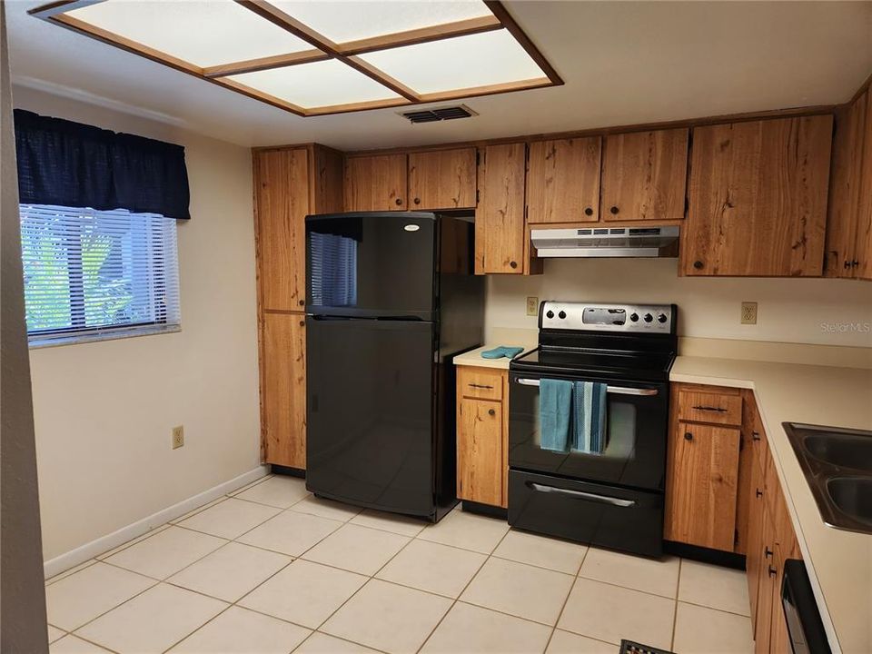 Active With Contract: $180,000 (2 beds, 2 baths, 1075 Square Feet)