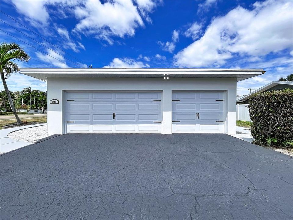 For Sale: $874,999 (3 beds, 2 baths, 1947 Square Feet)