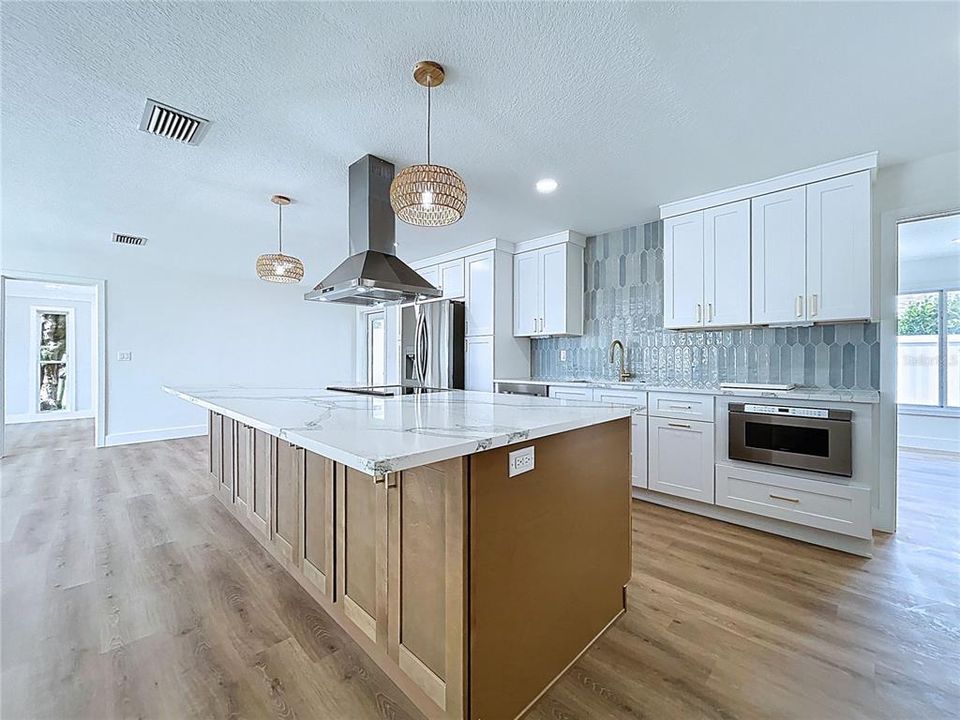 For Sale: $874,999 (3 beds, 2 baths, 1947 Square Feet)