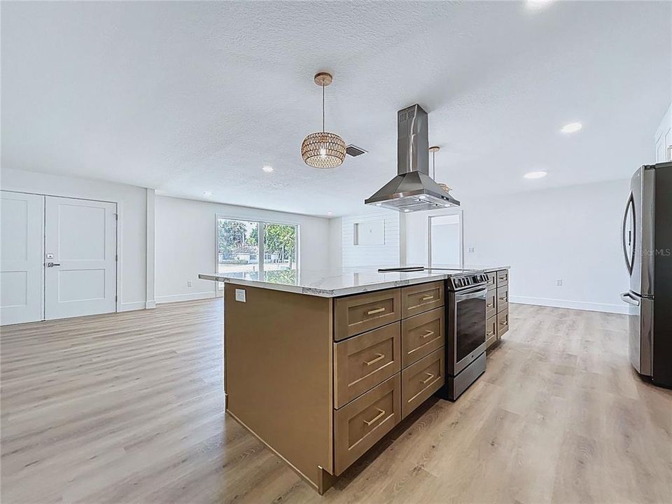For Sale: $874,999 (3 beds, 2 baths, 1947 Square Feet)