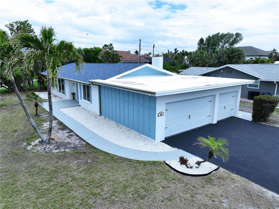 For Sale: $874,999 (3 beds, 2 baths, 1947 Square Feet)