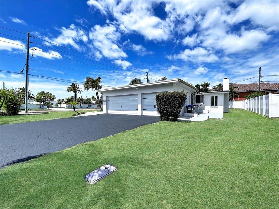 For Sale: $874,999 (3 beds, 2 baths, 1947 Square Feet)