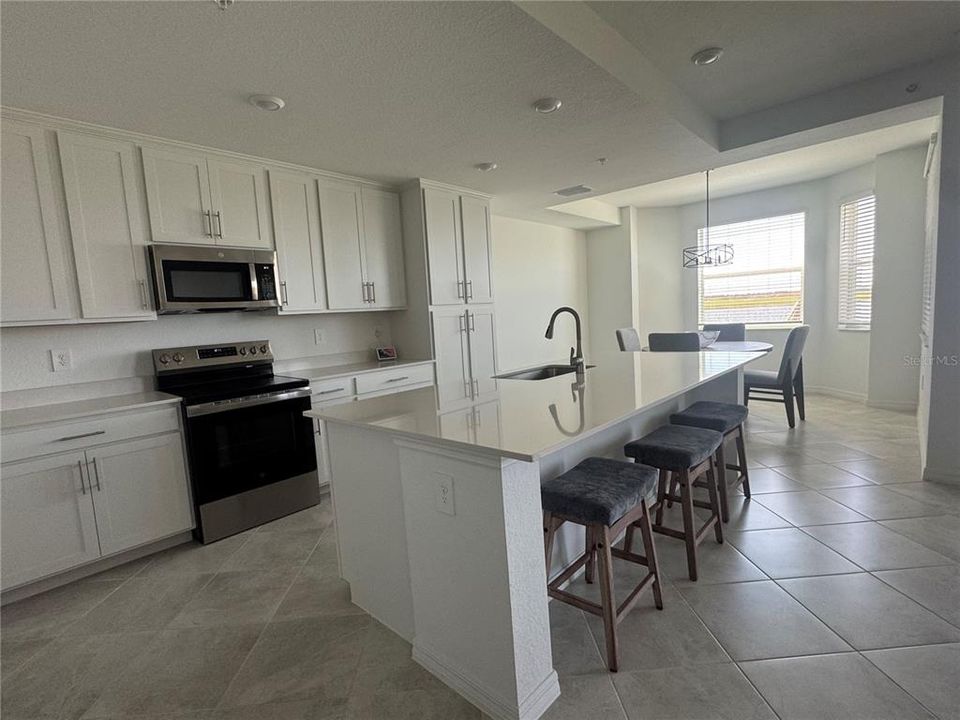 Active With Contract: $299,000 (2 beds, 2 baths, 1154 Square Feet)