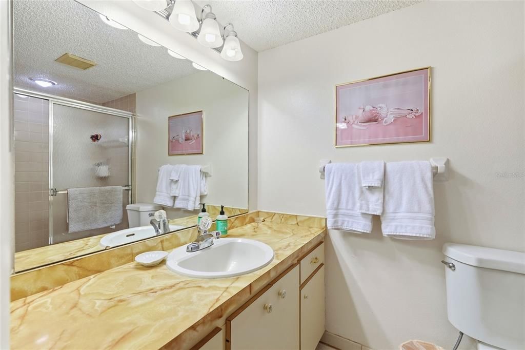 For Sale: $159,900 (2 beds, 2 baths, 1100 Square Feet)