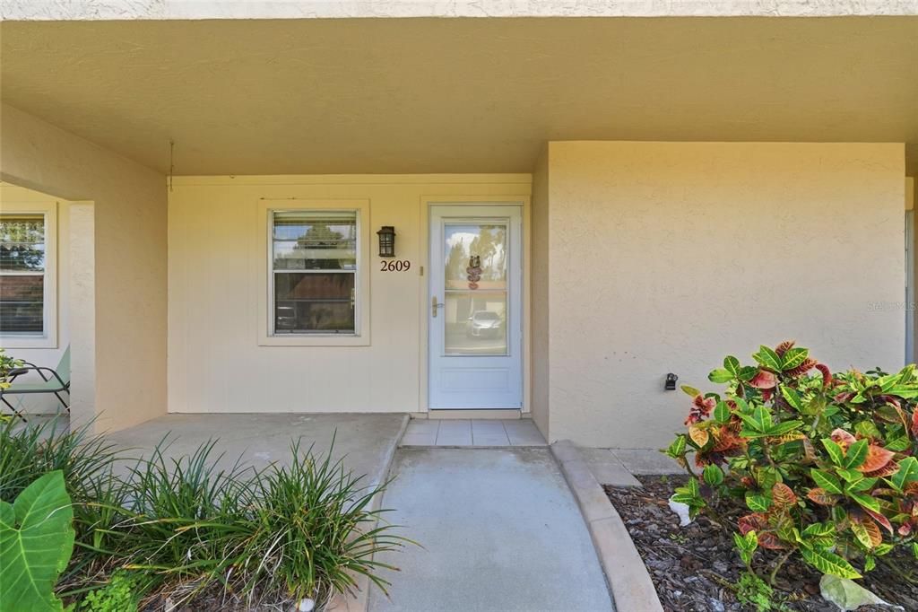 For Sale: $159,900 (2 beds, 2 baths, 1100 Square Feet)