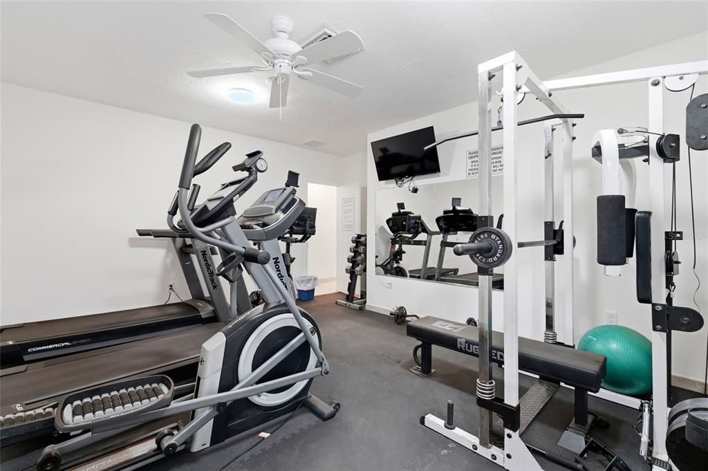 For Sale: $159,900 (2 beds, 2 baths, 1100 Square Feet)