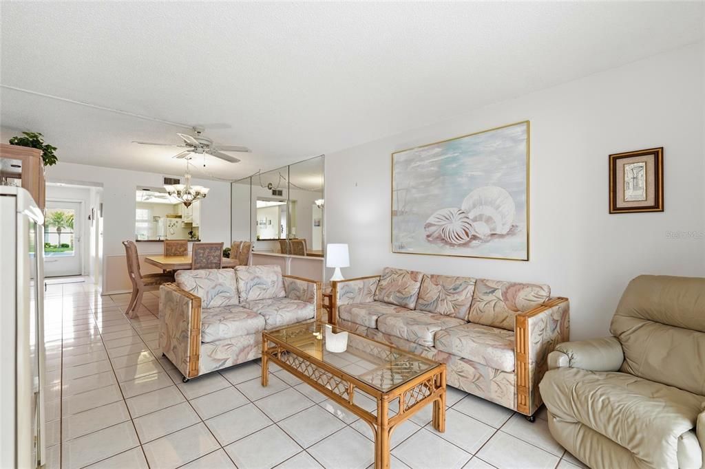 For Sale: $159,900 (2 beds, 2 baths, 1100 Square Feet)