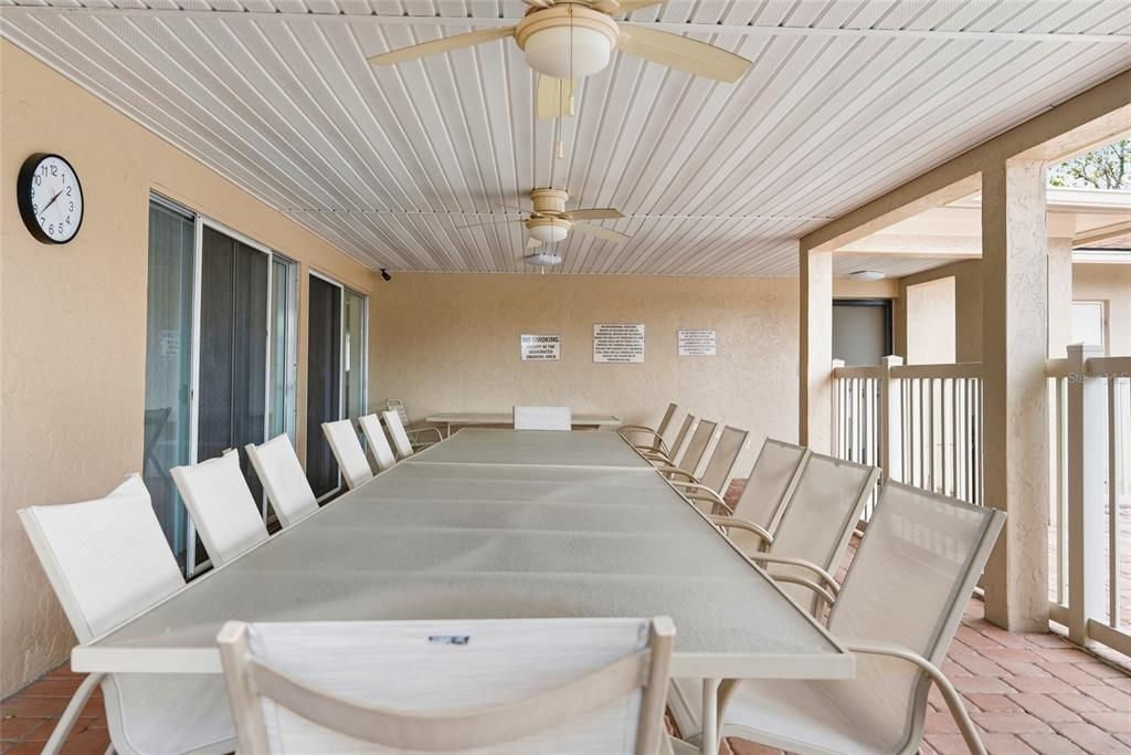 For Sale: $159,900 (2 beds, 2 baths, 1100 Square Feet)