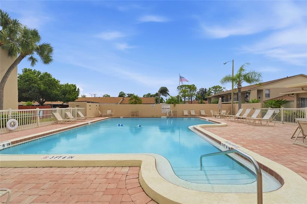 For Sale: $159,900 (2 beds, 2 baths, 1100 Square Feet)