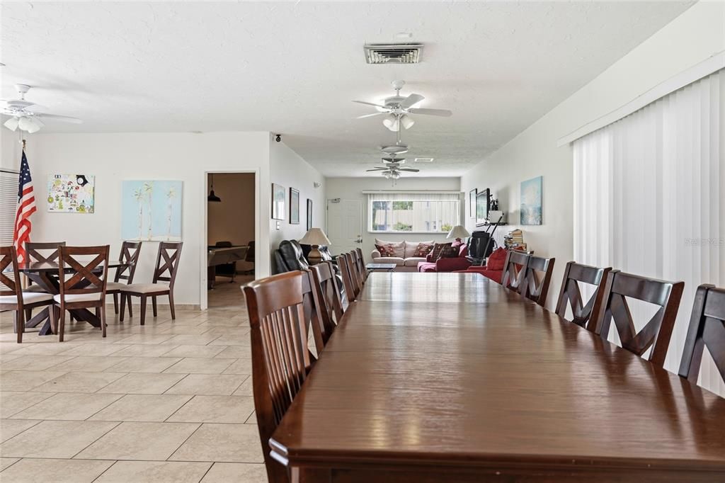 For Sale: $159,900 (2 beds, 2 baths, 1100 Square Feet)