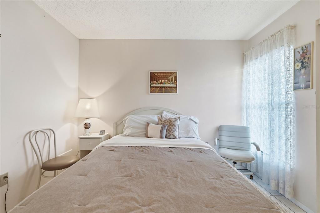 For Sale: $159,900 (2 beds, 2 baths, 1100 Square Feet)