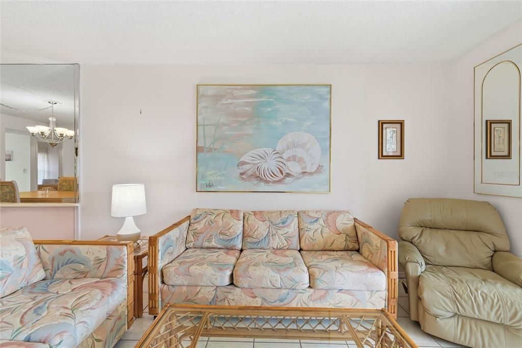 For Sale: $159,900 (2 beds, 2 baths, 1100 Square Feet)