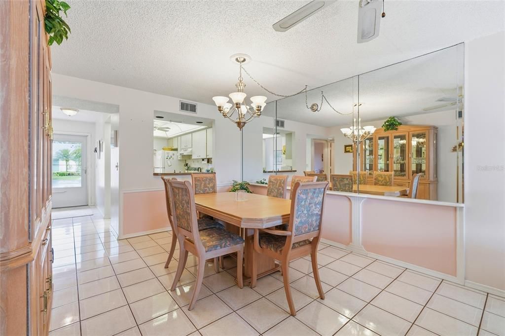 For Sale: $159,900 (2 beds, 2 baths, 1100 Square Feet)
