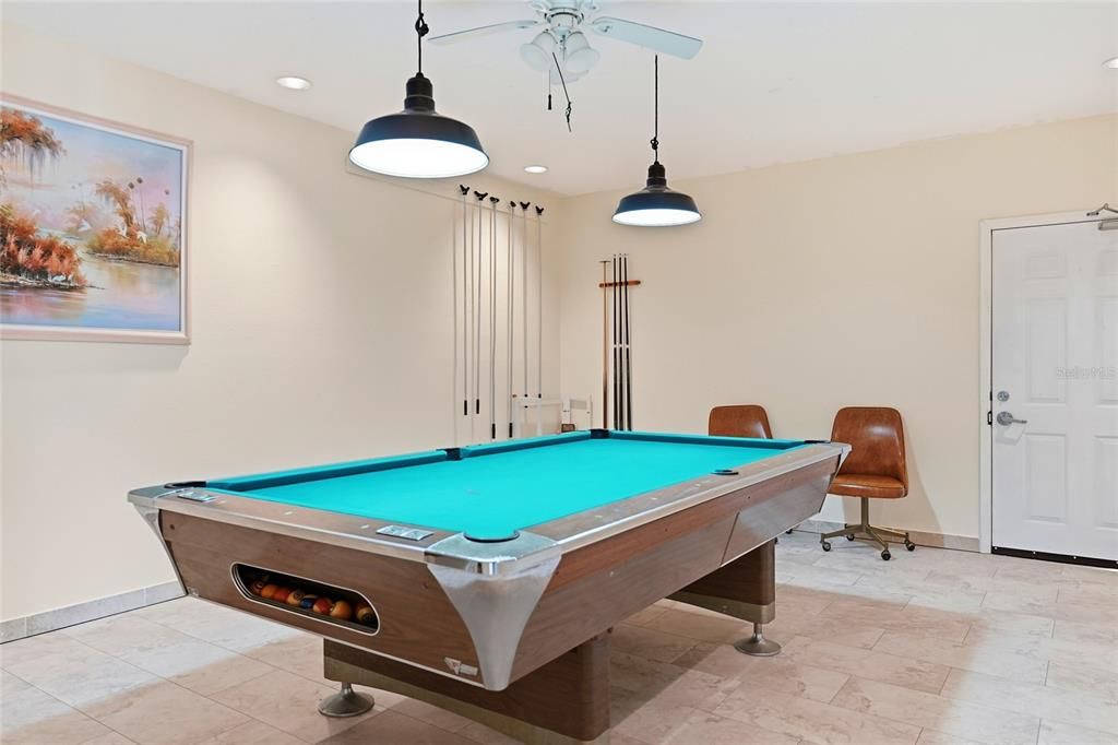 For Sale: $159,900 (2 beds, 2 baths, 1100 Square Feet)