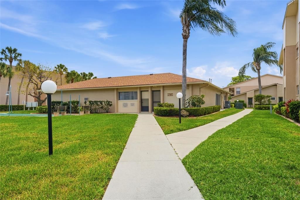 For Sale: $159,900 (2 beds, 2 baths, 1100 Square Feet)