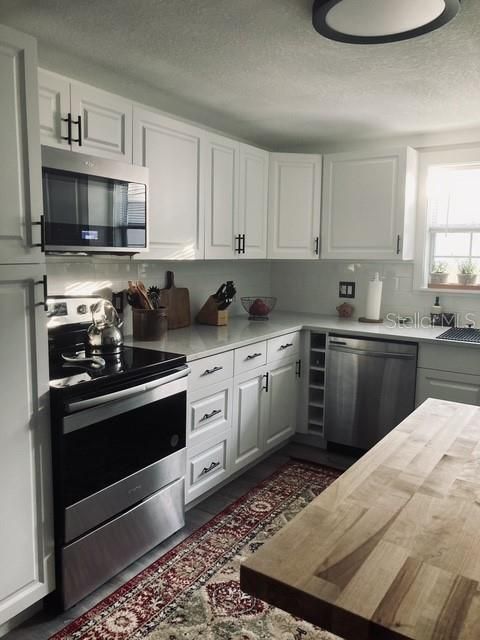 For Sale: $419,999 (2 beds, 2 baths, 745 Square Feet)