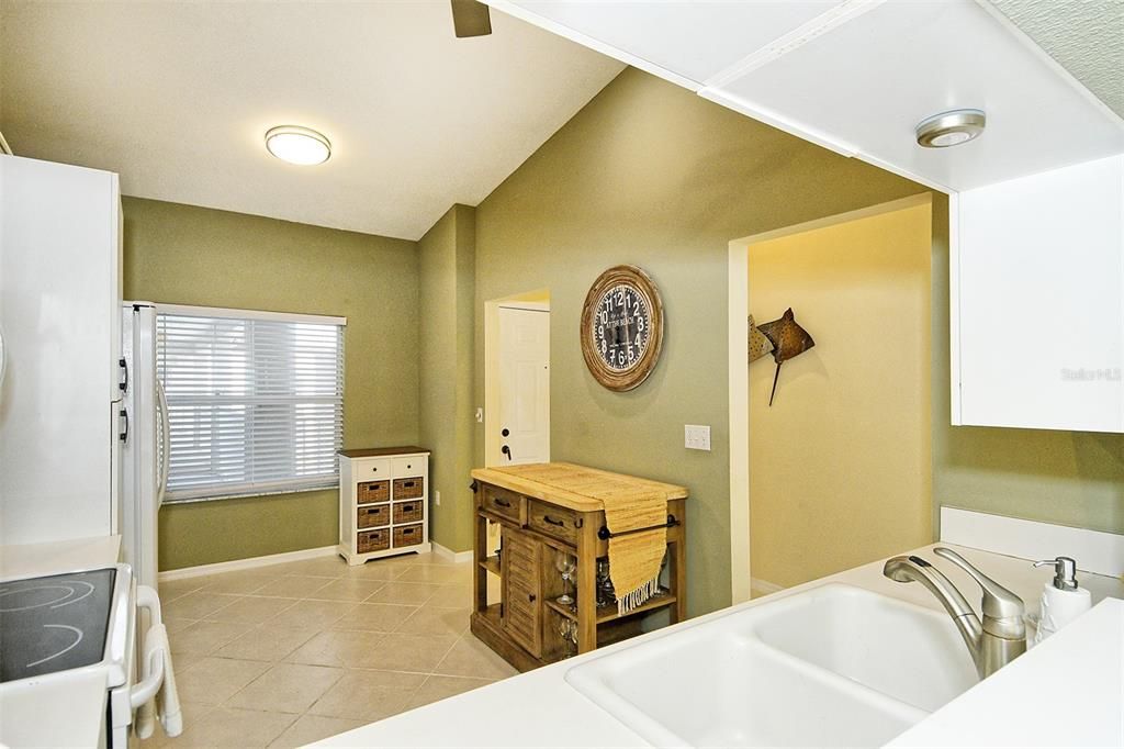 For Rent: $1,995 (2 beds, 2 baths, 1106 Square Feet)