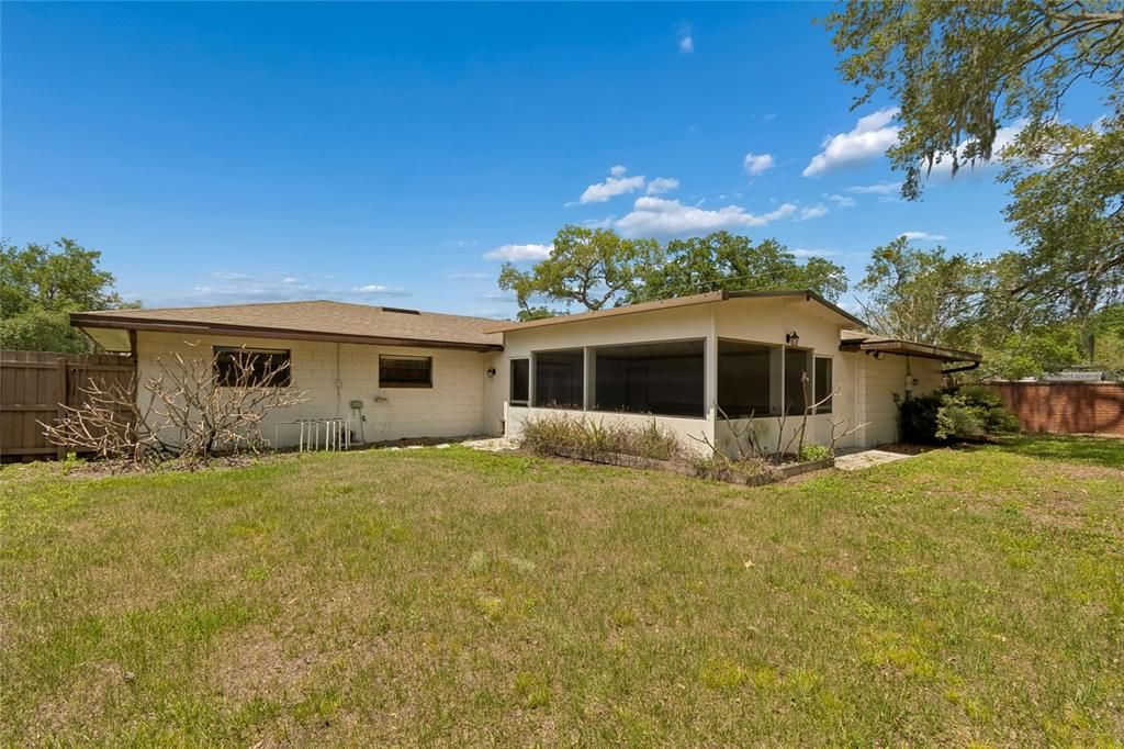 For Sale: $530,000 (4 beds, 2 baths, 1652 Square Feet)