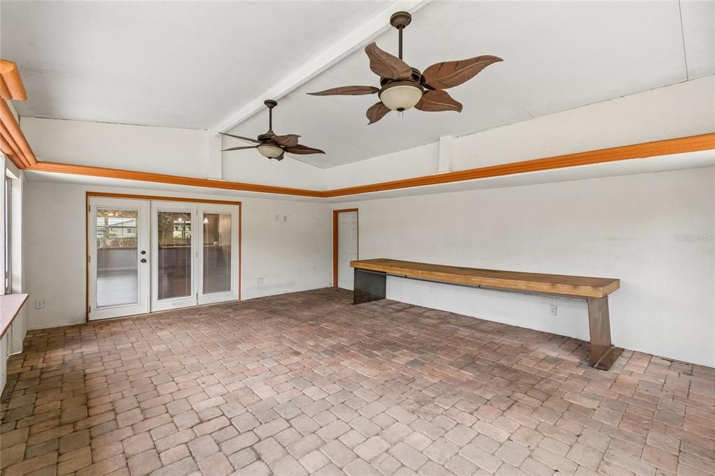 For Sale: $530,000 (4 beds, 2 baths, 1652 Square Feet)