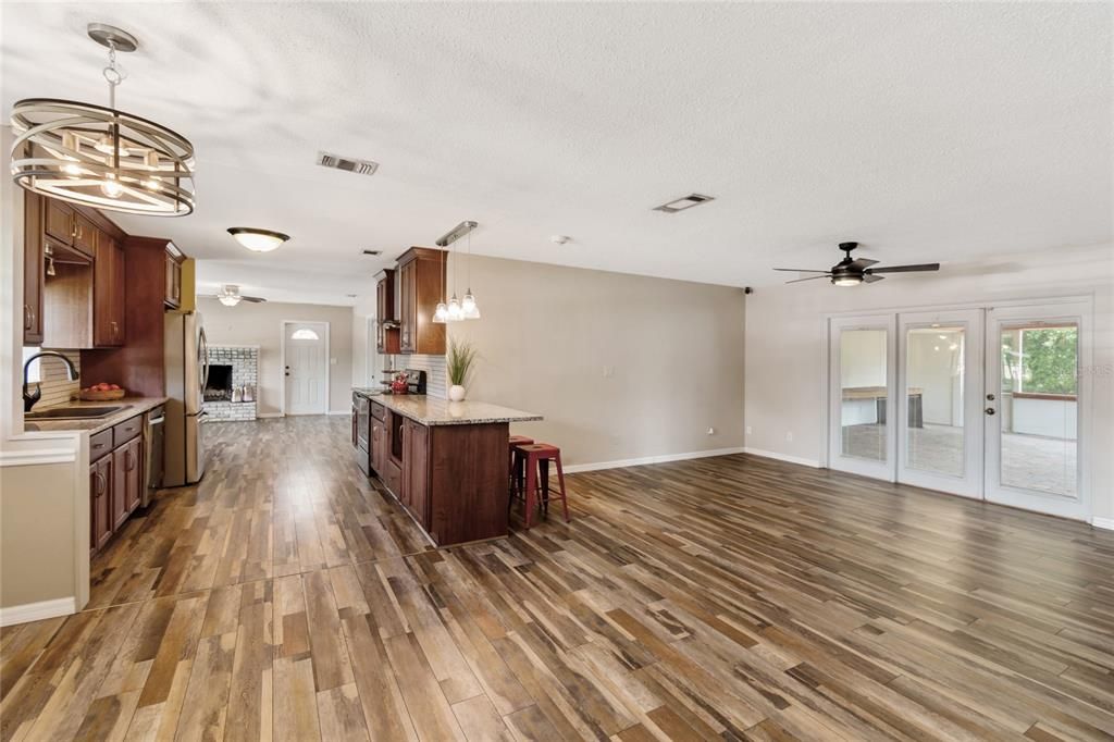 For Sale: $530,000 (4 beds, 2 baths, 1652 Square Feet)