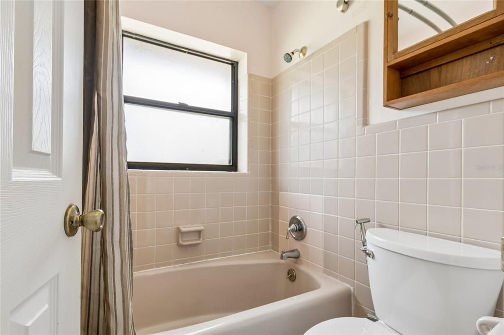 For Sale: $530,000 (4 beds, 2 baths, 1652 Square Feet)