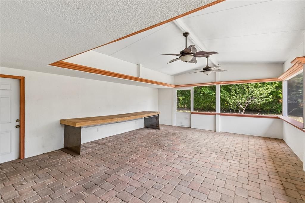 For Sale: $530,000 (4 beds, 2 baths, 1652 Square Feet)