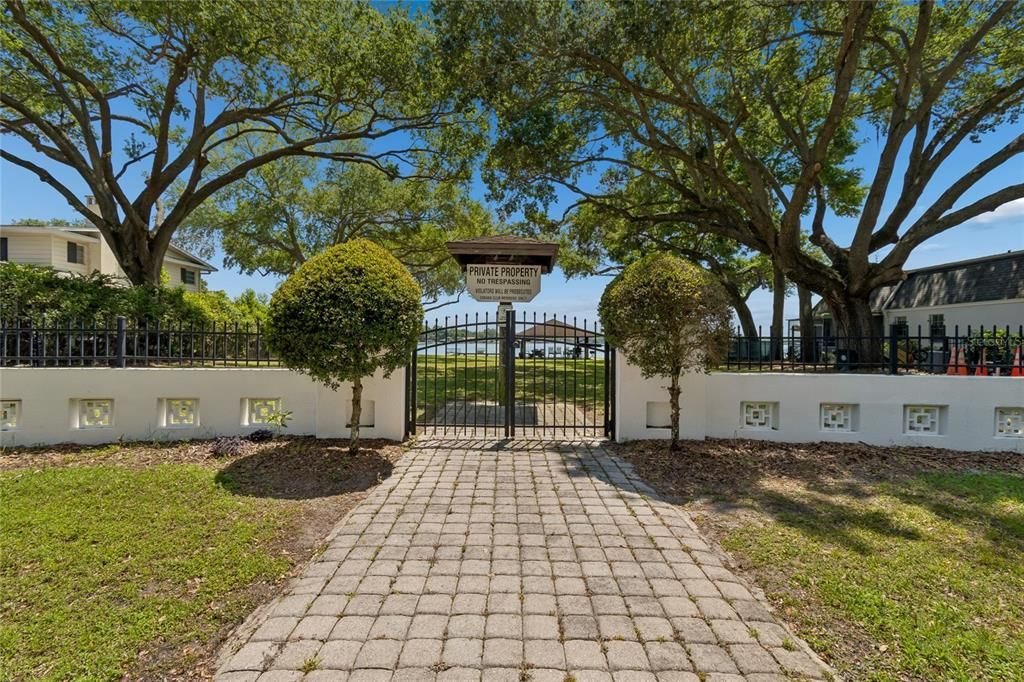 For Sale: $530,000 (4 beds, 2 baths, 1652 Square Feet)