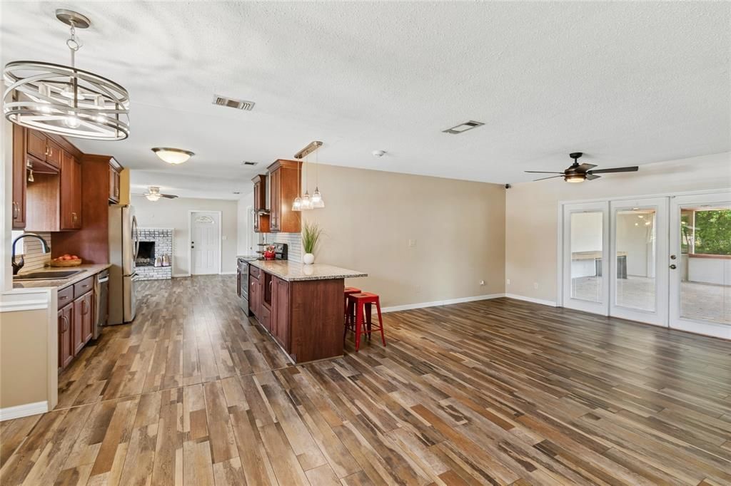 For Sale: $530,000 (4 beds, 2 baths, 1652 Square Feet)