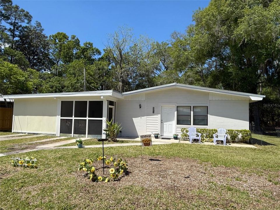 For Sale: $213,000 (3 beds, 1 baths, 1064 Square Feet)