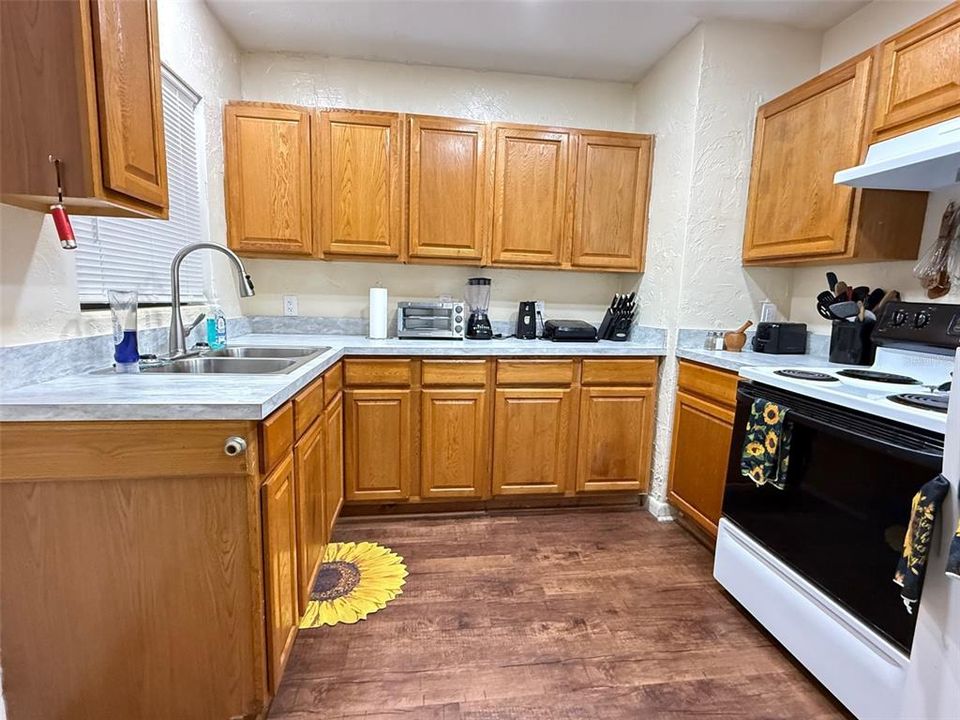 For Sale: $213,000 (3 beds, 1 baths, 1064 Square Feet)