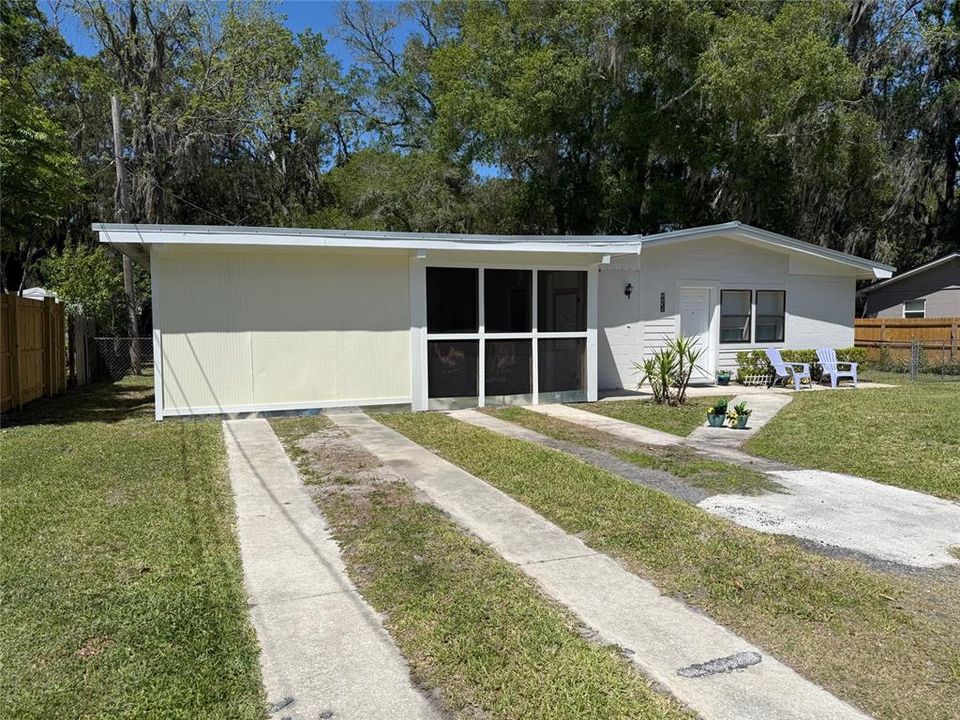 For Sale: $213,000 (3 beds, 1 baths, 1064 Square Feet)