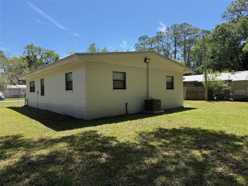 For Sale: $213,000 (3 beds, 1 baths, 1064 Square Feet)
