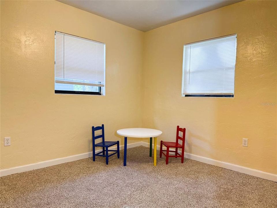 For Sale: $213,000 (3 beds, 1 baths, 1064 Square Feet)