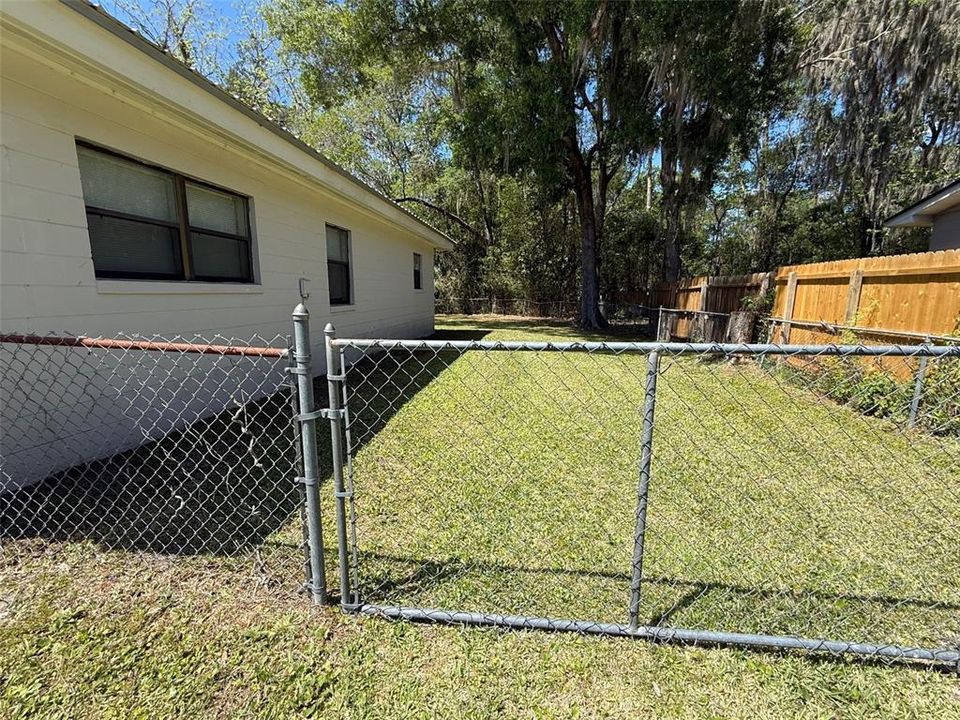 For Sale: $213,000 (3 beds, 1 baths, 1064 Square Feet)