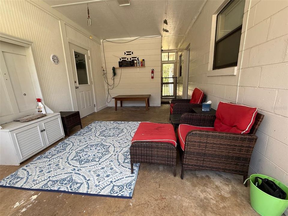 For Sale: $213,000 (3 beds, 1 baths, 1064 Square Feet)