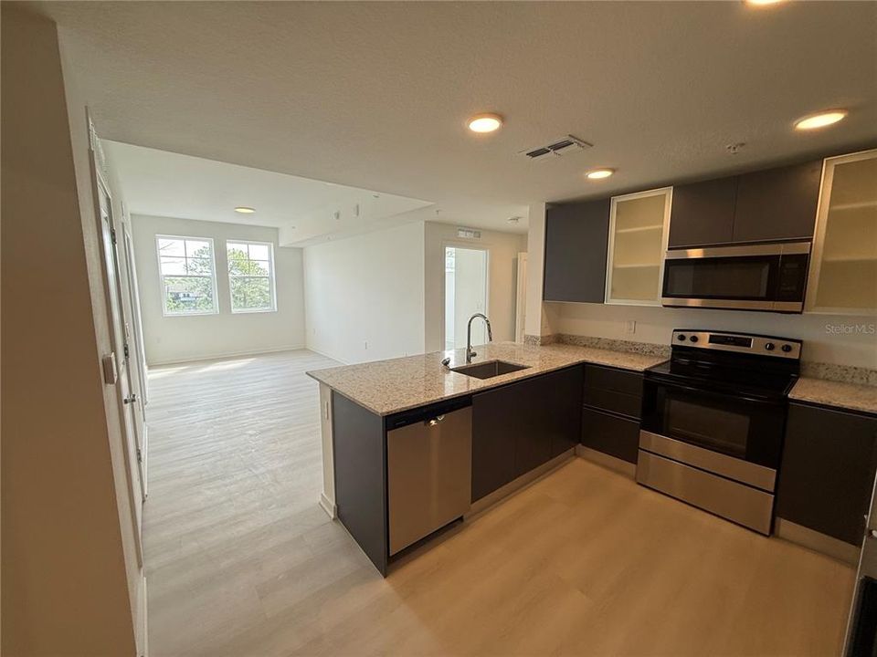 For Rent: $1,950 (2 beds, 2 baths, 1023 Square Feet)