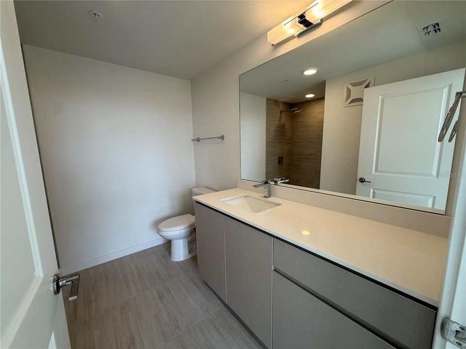 For Rent: $1,950 (2 beds, 2 baths, 1023 Square Feet)