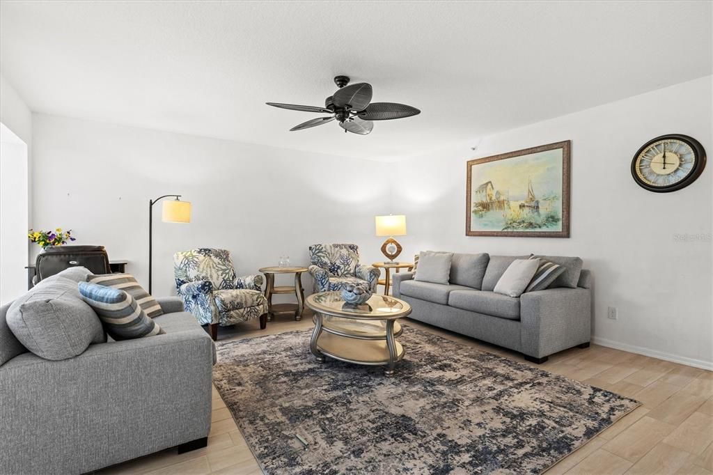 Activo con contrato: $234,900 (2 camas, 2 baños, 1280 Pies cuadrados)