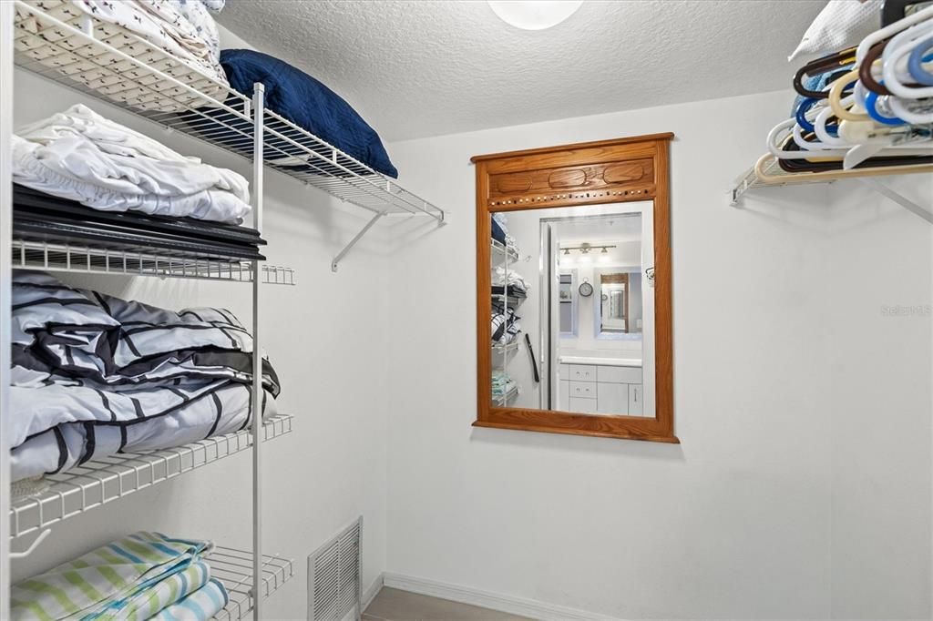 Activo con contrato: $234,900 (2 camas, 2 baños, 1280 Pies cuadrados)