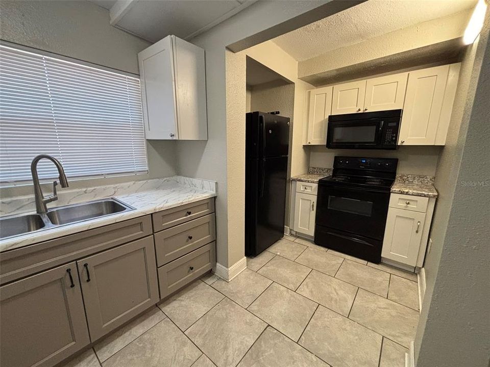 For Sale: $389,900 (6 beds, 0 baths, 2038 Square Feet)