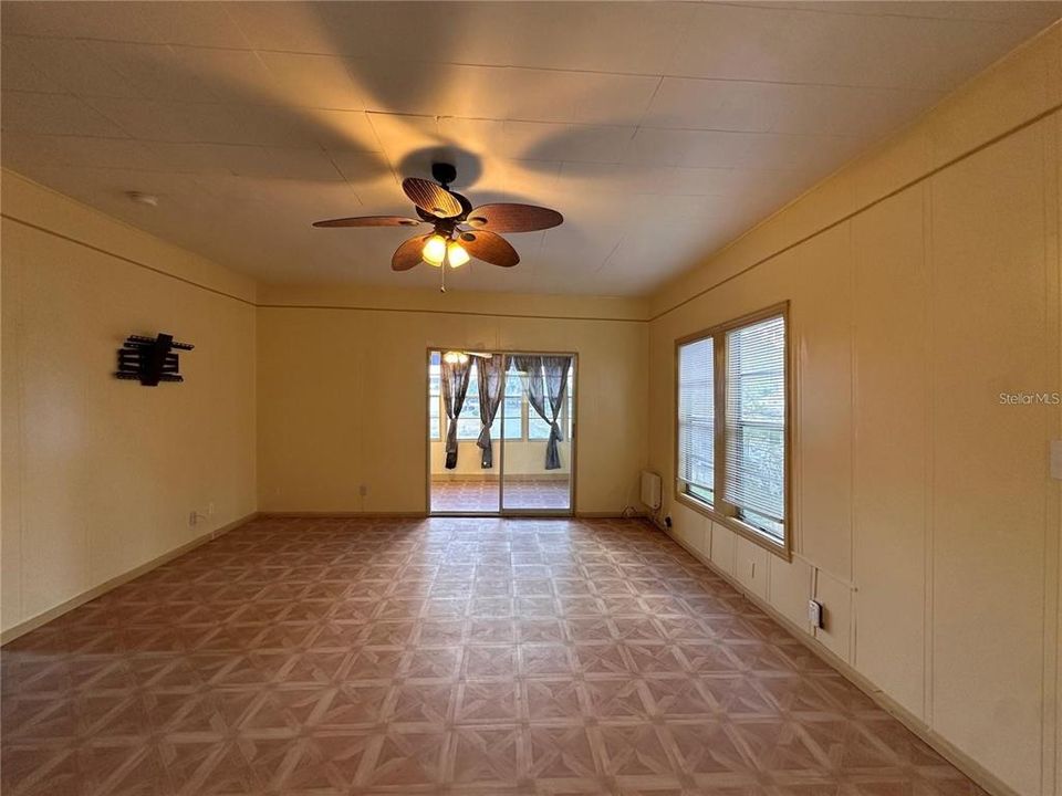 For Sale: $389,900 (6 beds, 0 baths, 2038 Square Feet)
