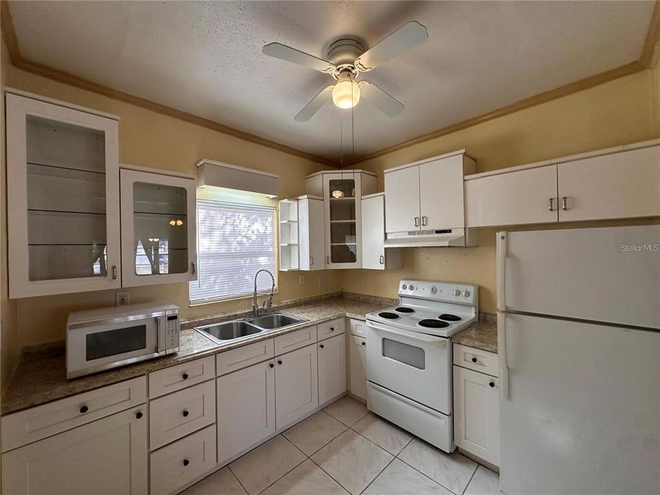 For Sale: $389,900 (6 beds, 0 baths, 2038 Square Feet)