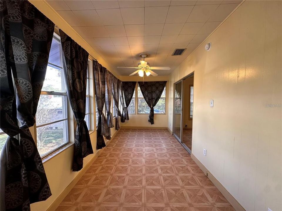 For Sale: $389,900 (6 beds, 0 baths, 2038 Square Feet)