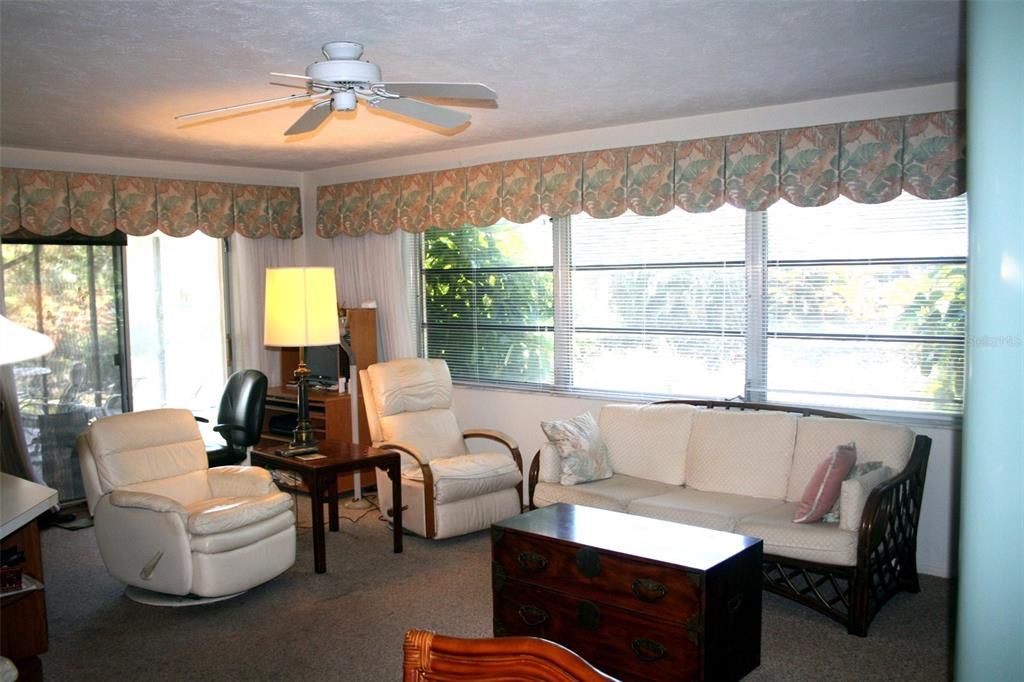 Activo con contrato: $295,000 (2 camas, 2 baños, 1750 Pies cuadrados)